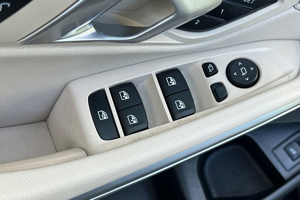 Used 2025 BMW M340i xDrive w/ Premium Package image 11