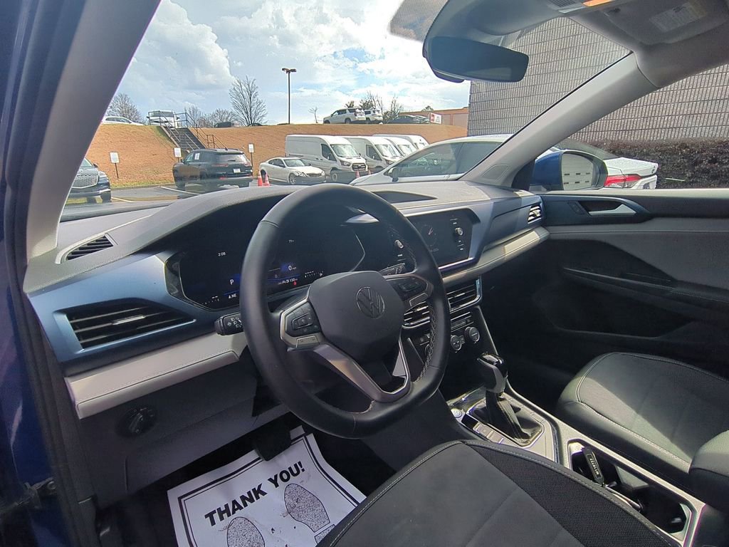 Used 2024 Volkswagen Taos SE image 15