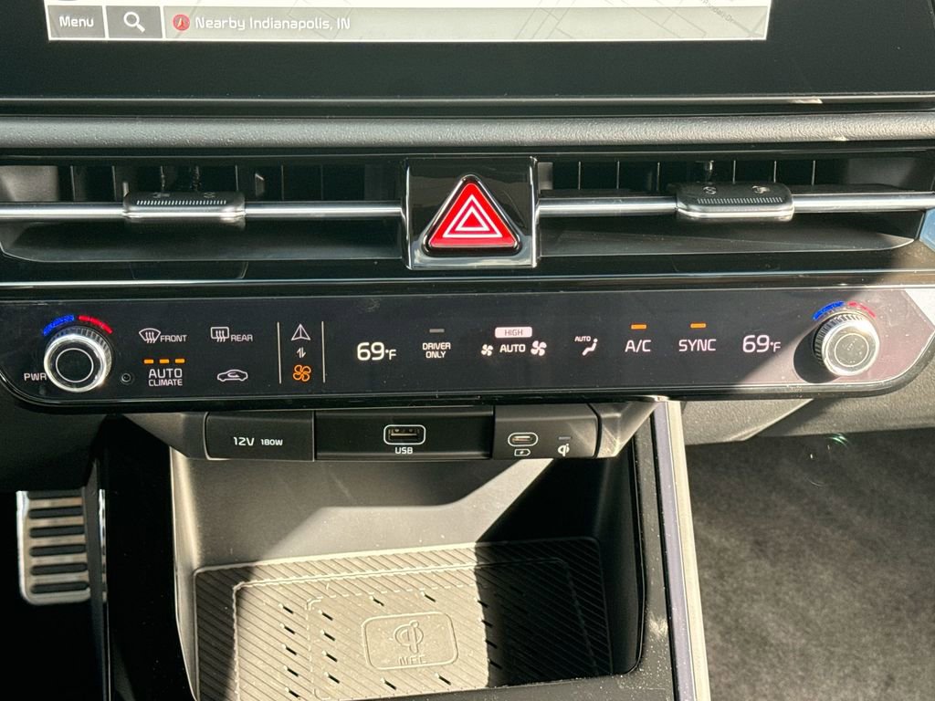 Used 2025 Kia Niro SX Touring image 27