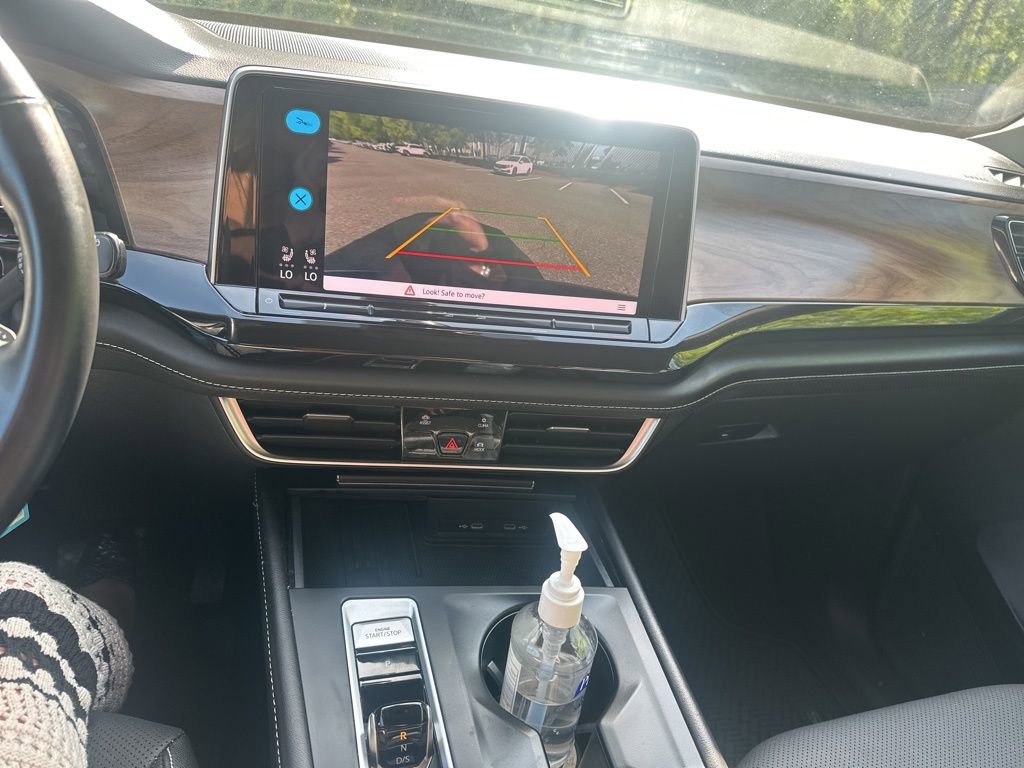 Used 2025 Volkswagen Atlas SE image 26