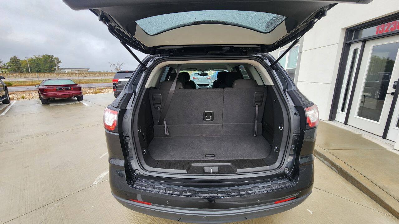 Used 2016 Chevrolet Traverse LT w/ Style and Technology Package FWD image 19