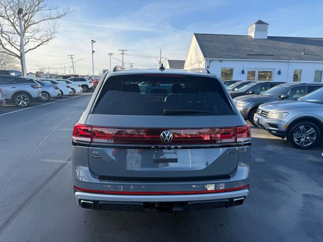 Certified 2025 Volkswagen Atlas Peak Edition SE image 4