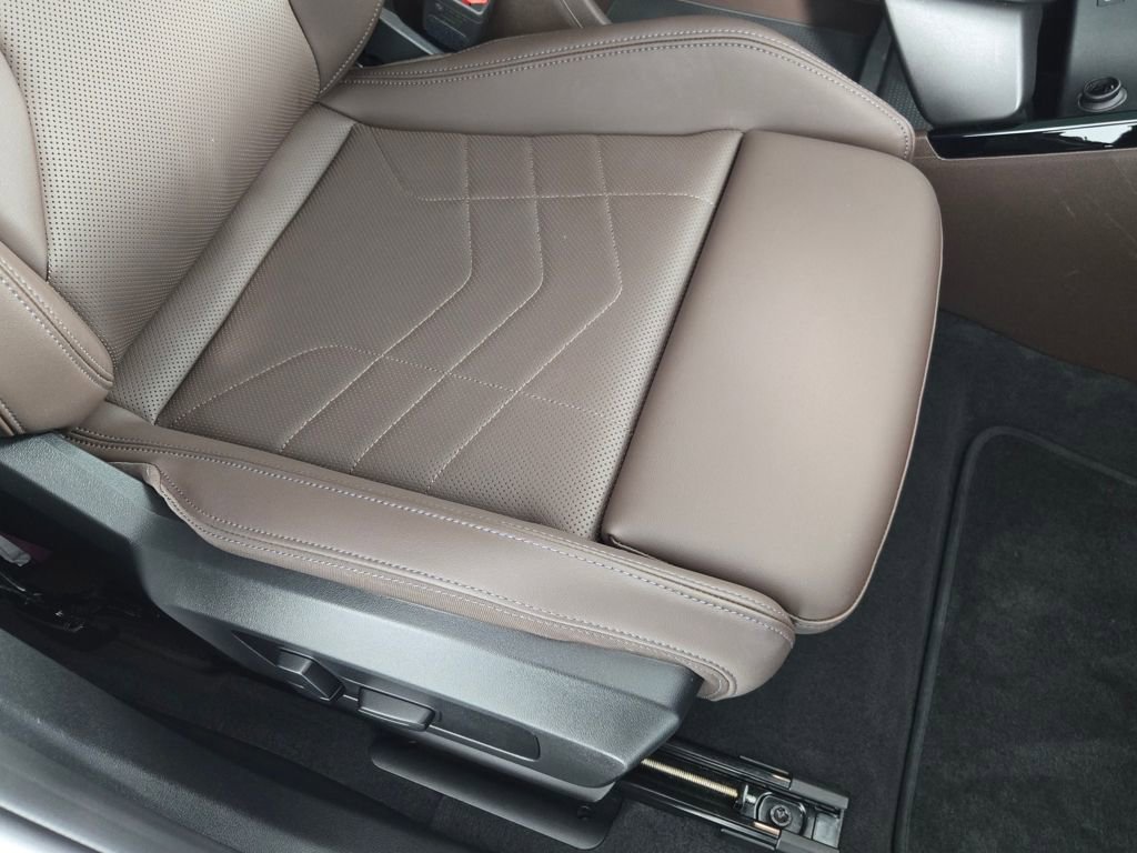 Certified 2025 BMW X2 xDrive28i w/ Convenience Package image 18