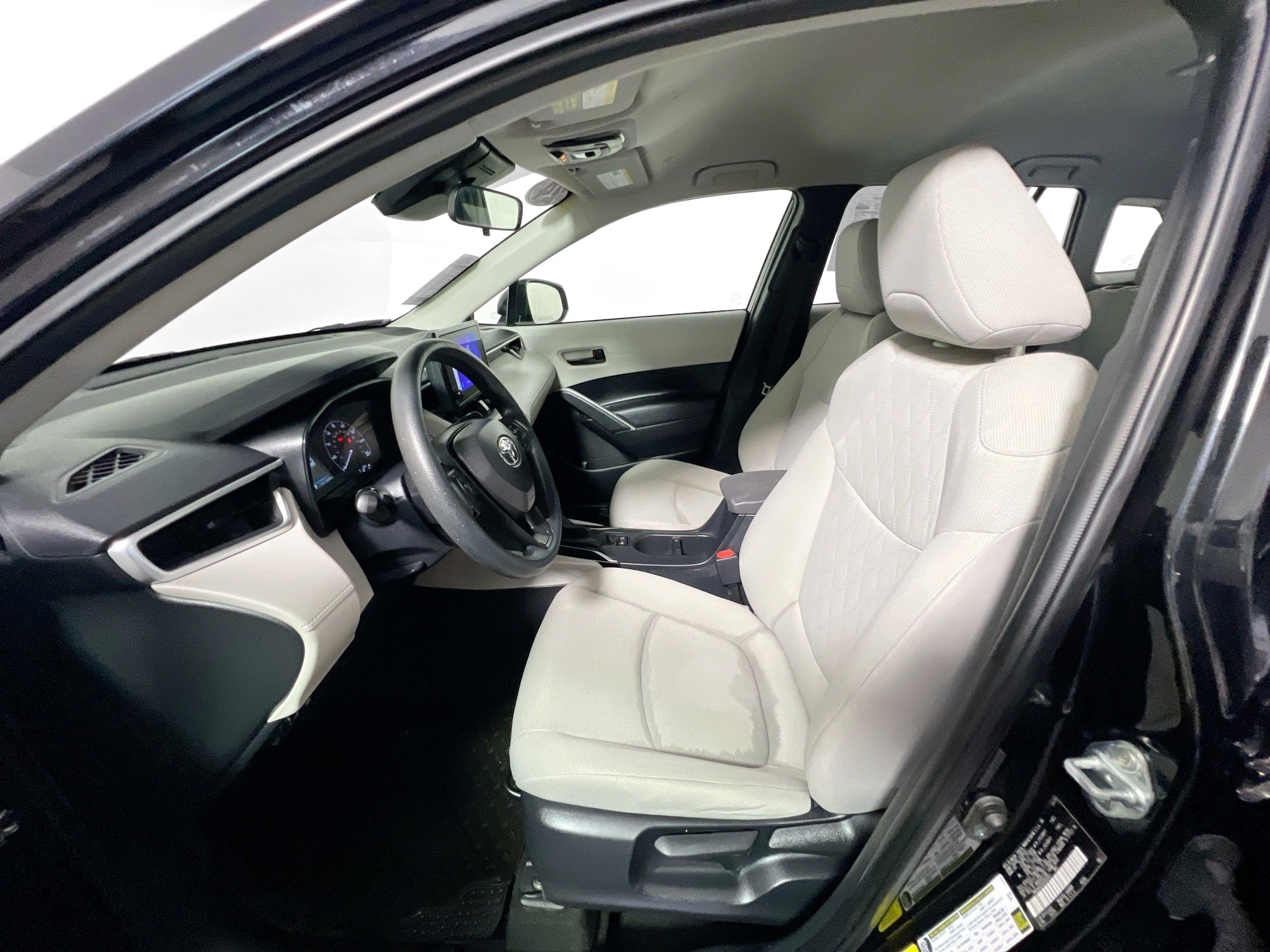 Used 2024 Toyota Corolla Cross L FWD image 14