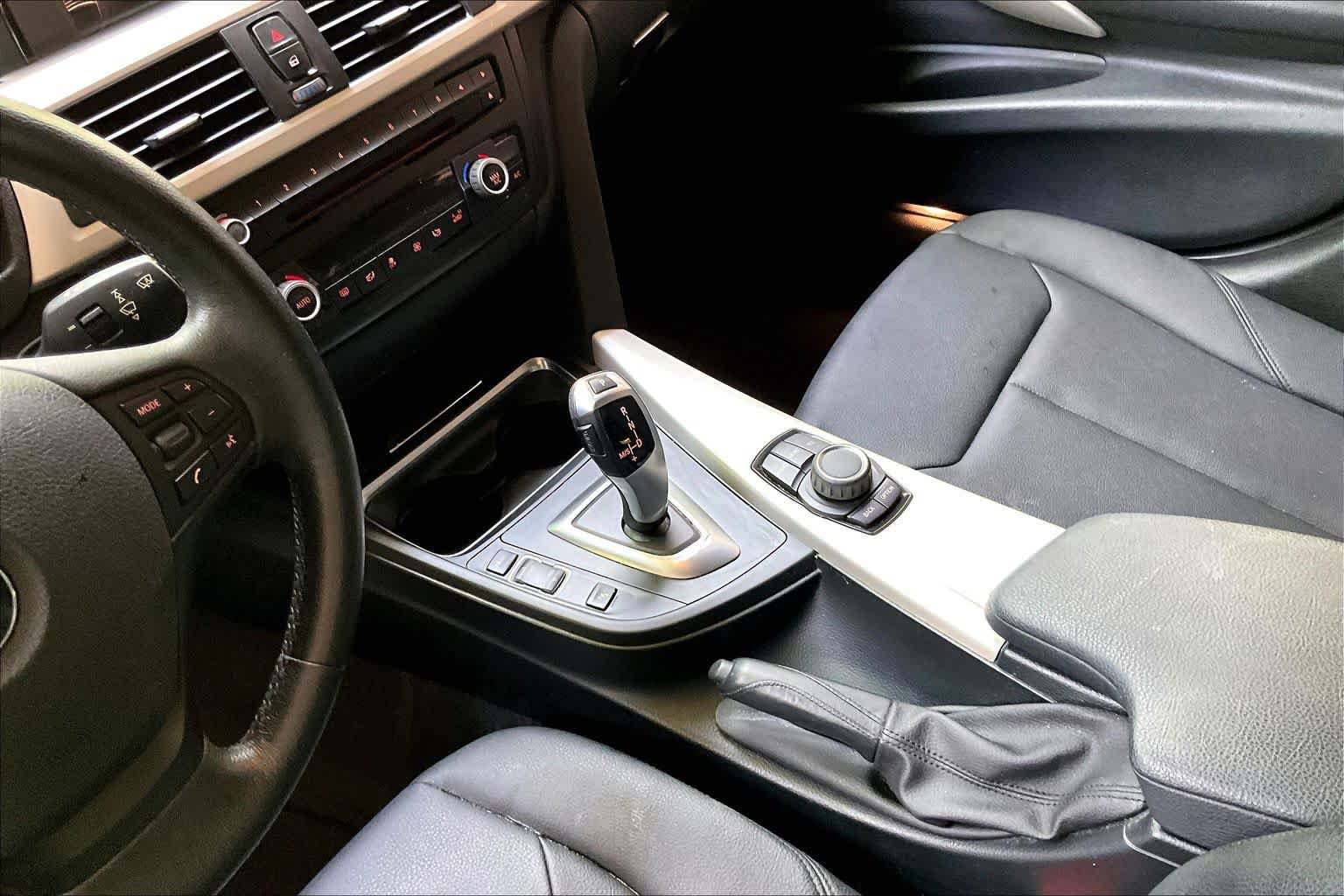 Used 2015 BMW 320i Sedan RWD image 16