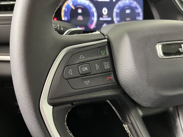 Used 2025 Jeep Grand Cherokee L Laredo image 21