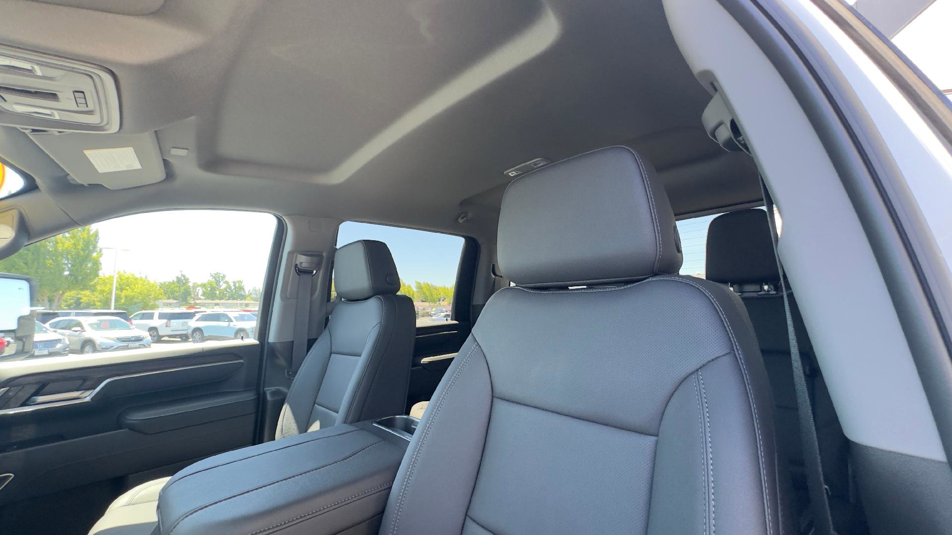 New 2025 GMC Sierra 3500 SLT w/ SLT Premium Package image 17