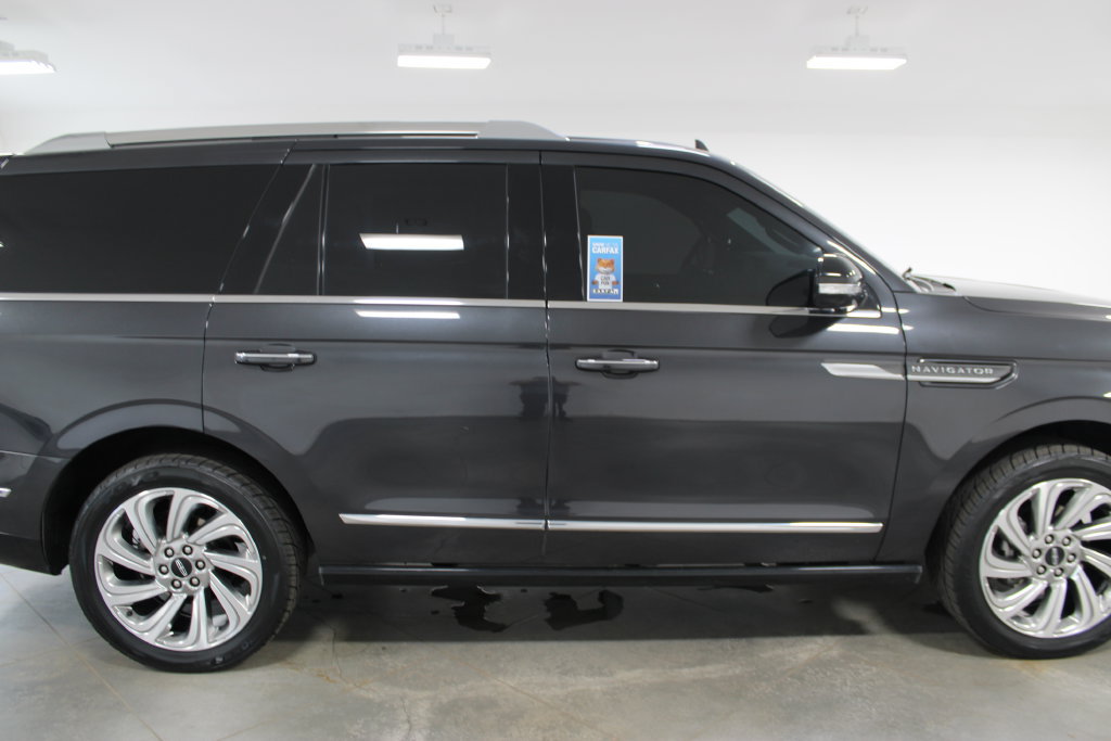 Used 2024 Lincoln Navigator Premiere AWD/4WD image 11