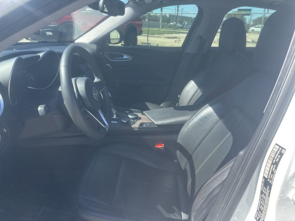 Used 2019 Alfa Romeo Giulia Ti image 9