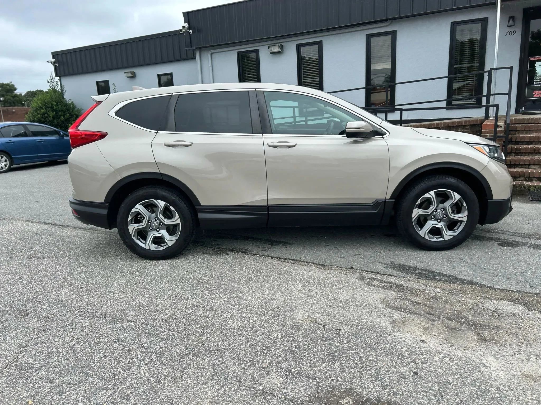 Used 2019 Honda CR-V EX image 6