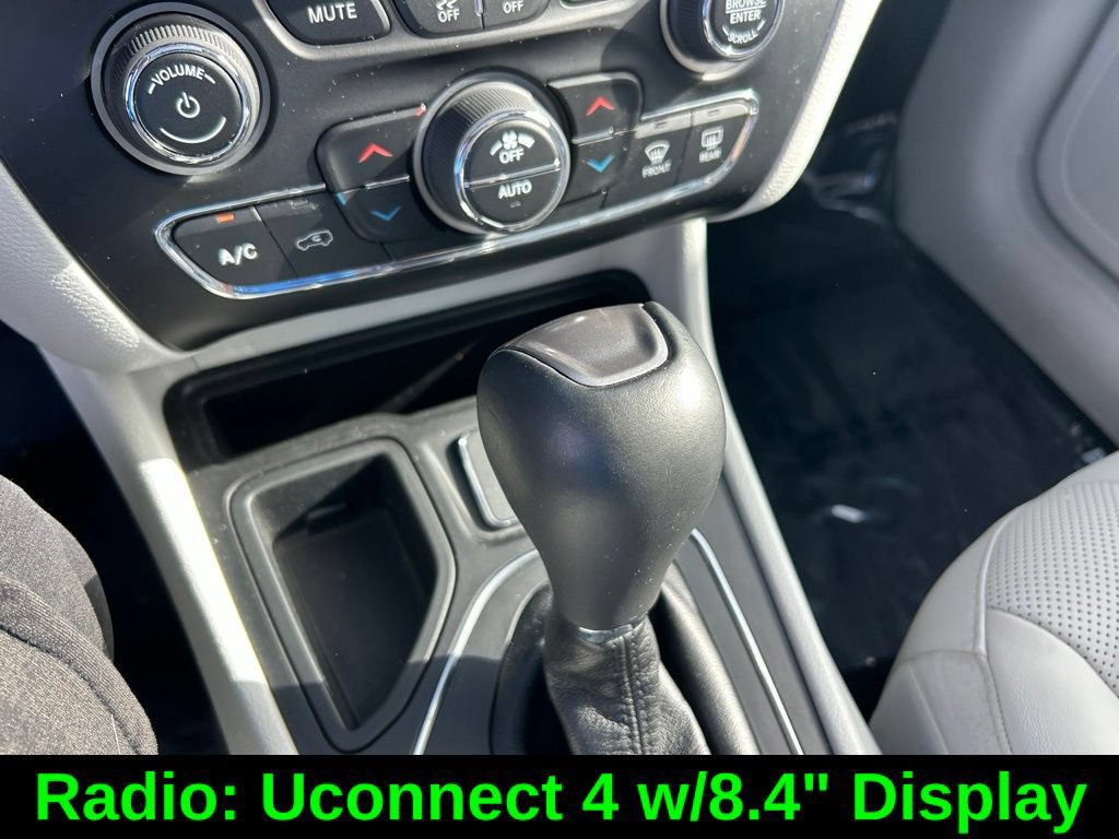 Certified 2021 Jeep Cherokee Latitude Lux w/ Sun & Sound Group FWD image 16