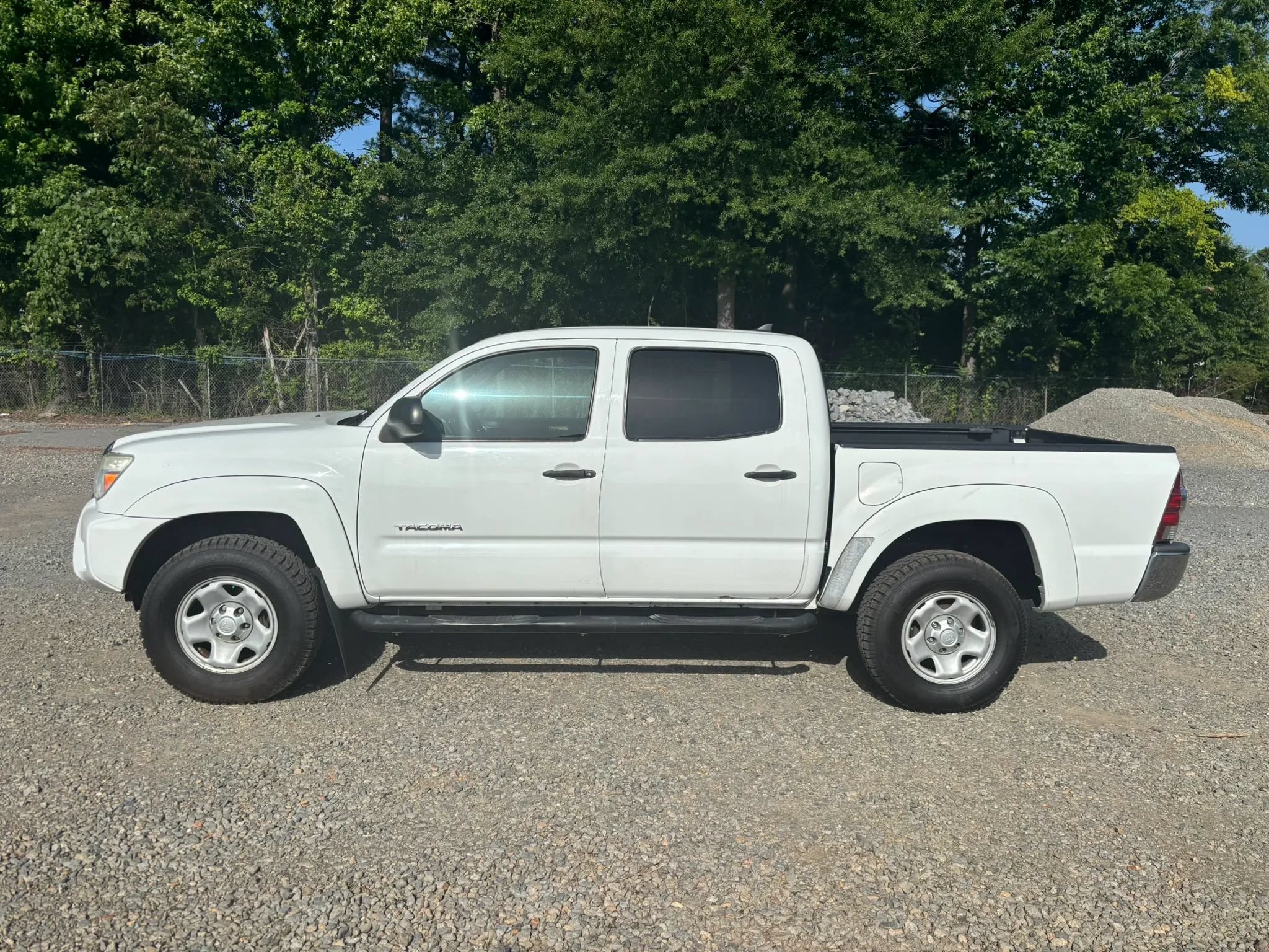 Used 2015 Toyota Tacoma PreRunner w/ SR5 Package RWD image 2