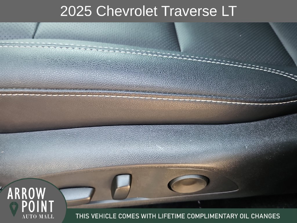 Used 2025 Chevrolet Traverse LT FWD image 23