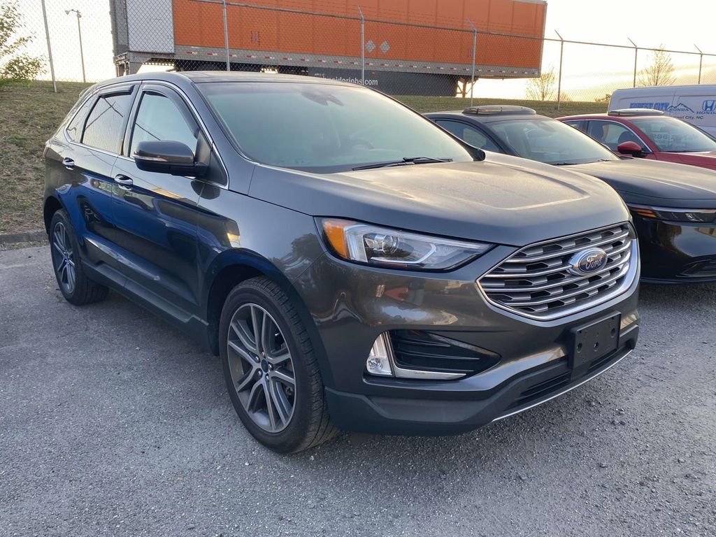 Used 2019 Ford Edge Titanium image 3