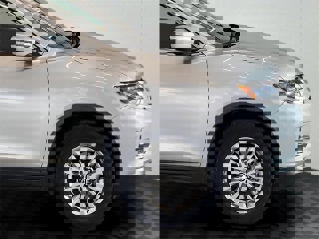 Used 2020 Nissan Rogue SV image 5