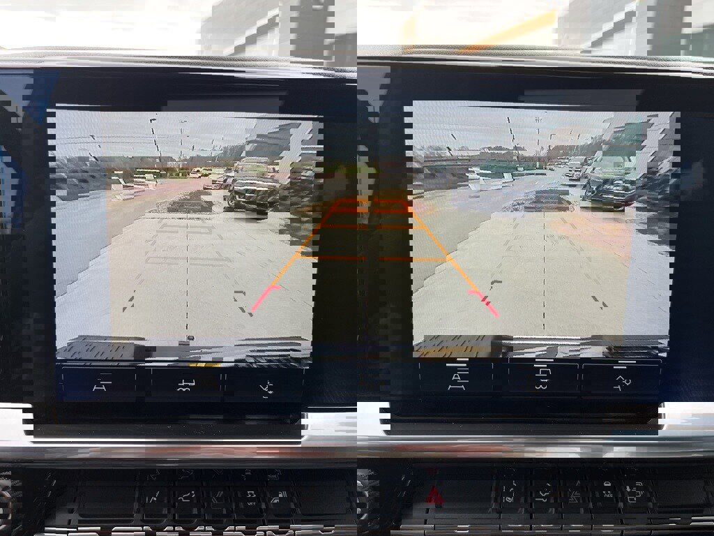 Used 2024 Chevrolet Silverado 2500 LT w/ Convenience Package image 10