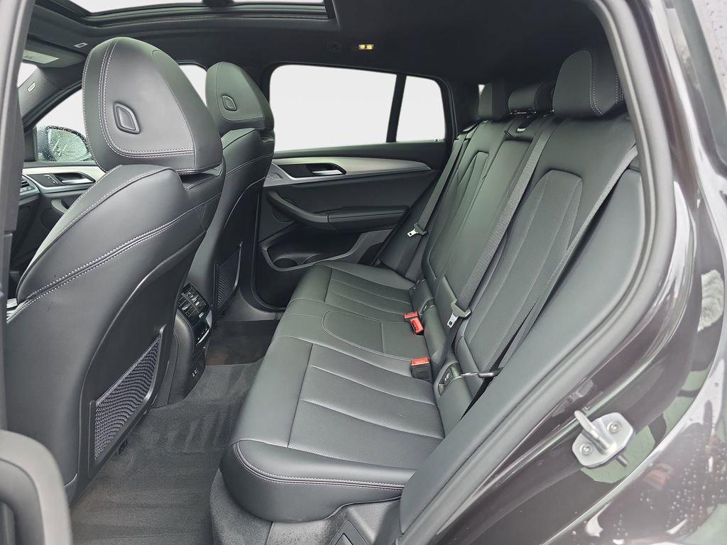 Used 2025 BMW X4 xDrive30i image 17