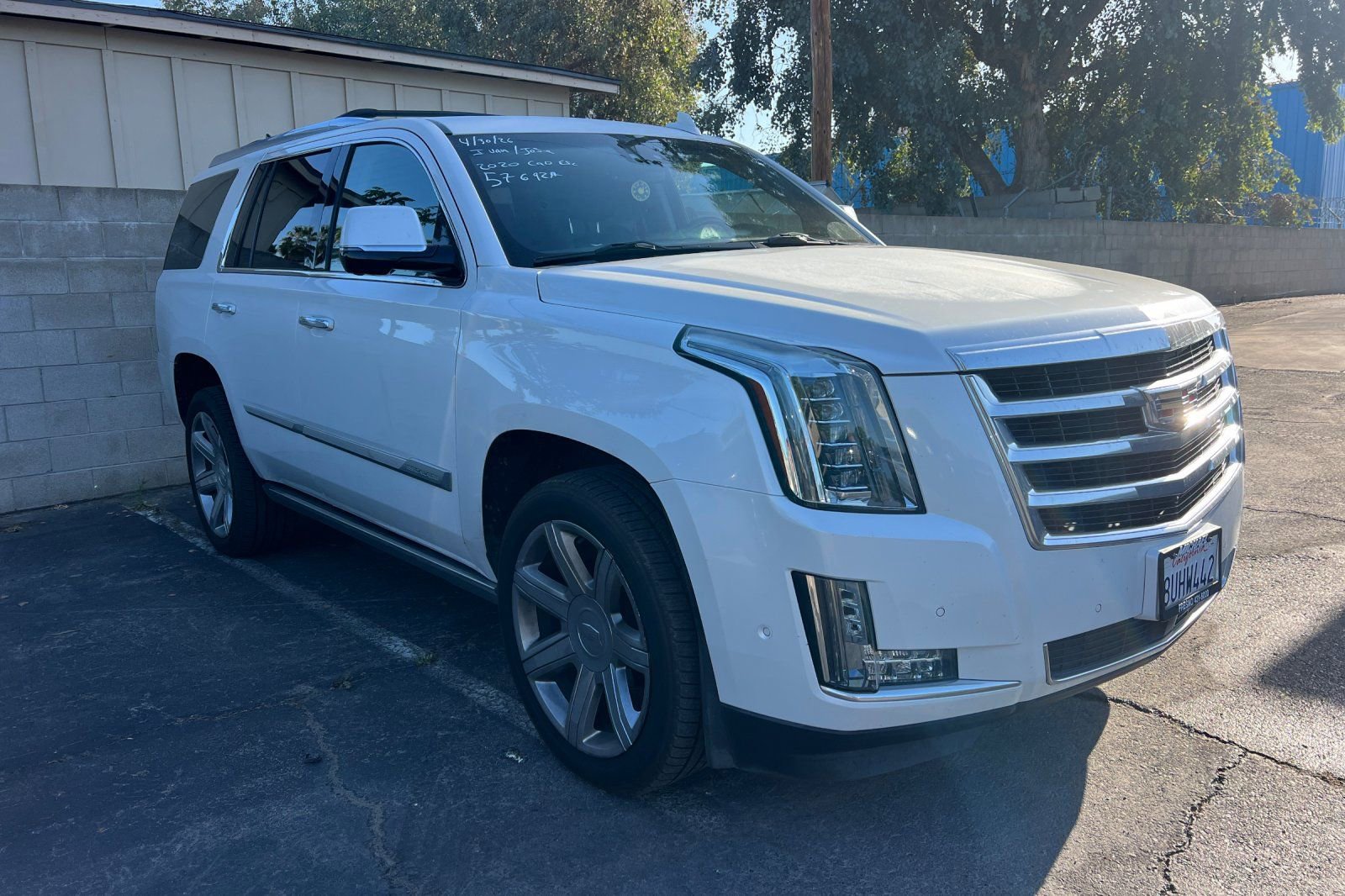 Used 2020 Cadillac Escalade Premium Luxury AWD/4WD image 2