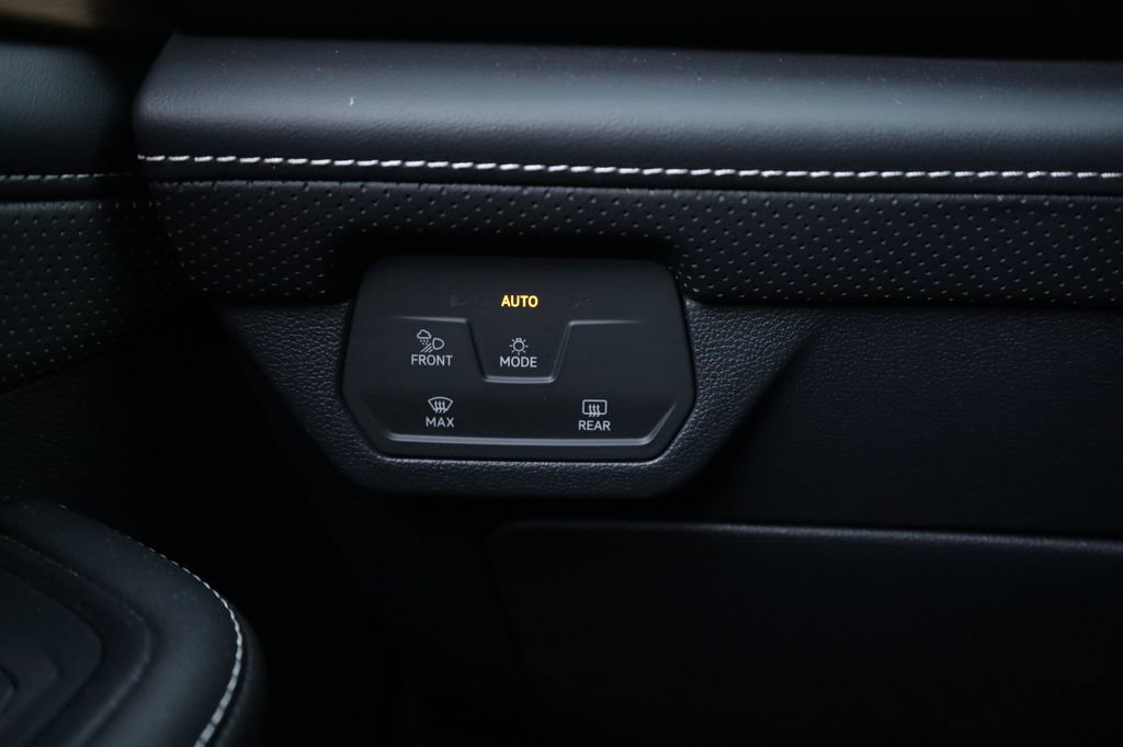 Used 2024 Volkswagen Atlas SE FWD image 23