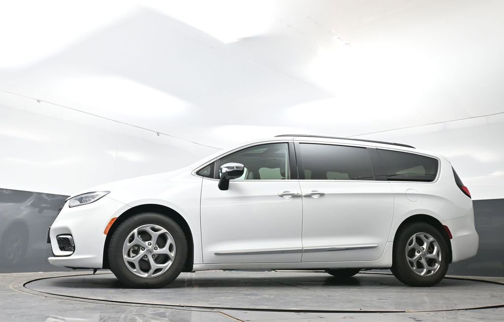 Used 2023 Chrysler Pacifica Limited FWD image 52