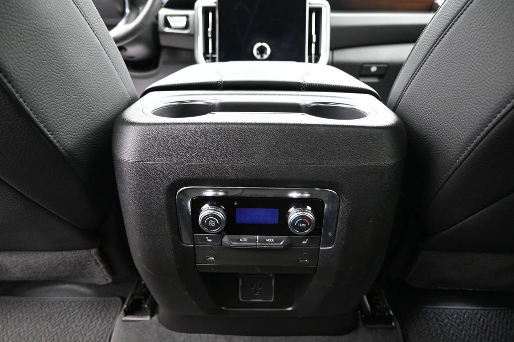 Used 2025 GMC Yukon XL Denali AWD/4WD image 25