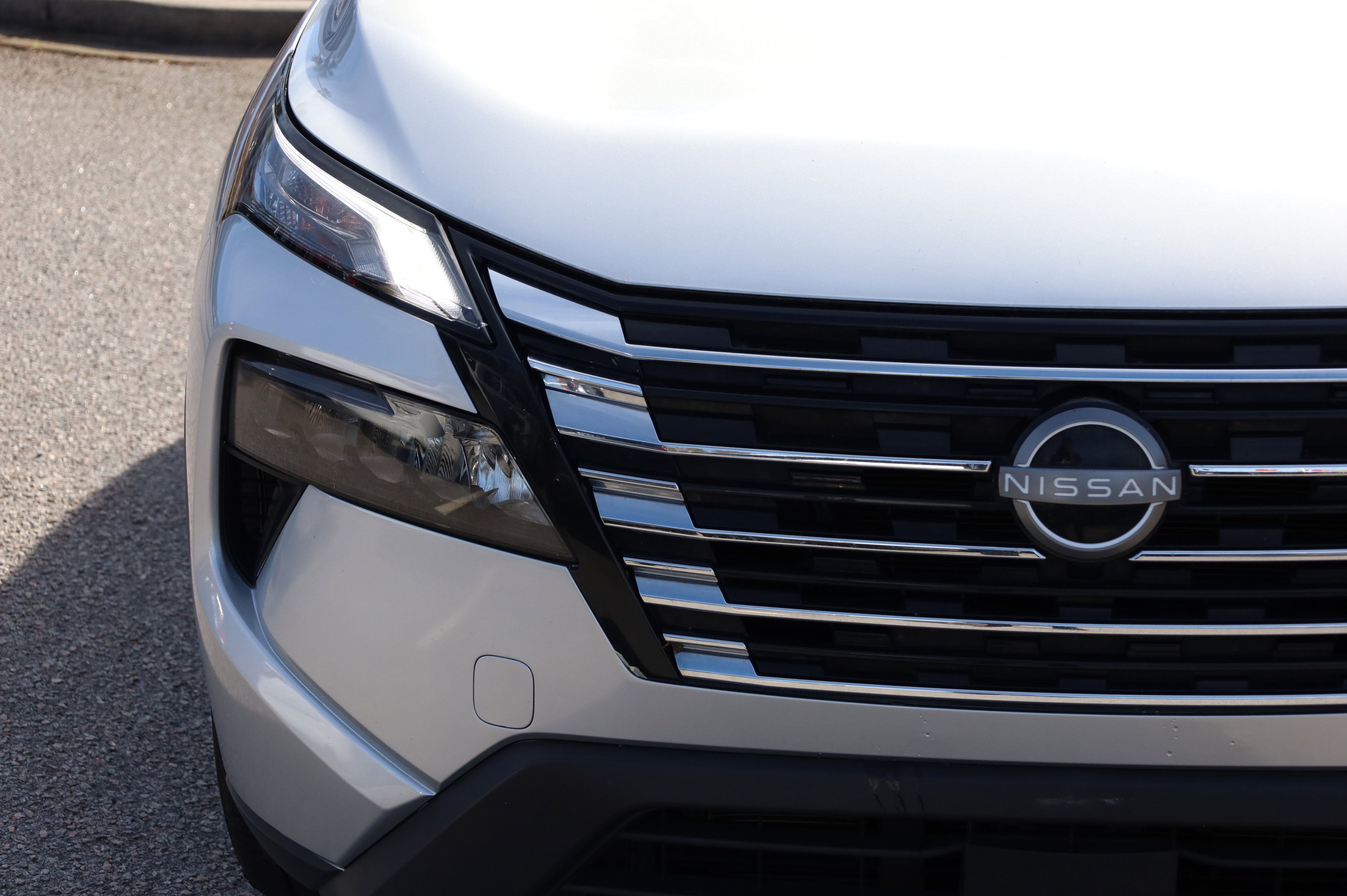 Used 2024 Nissan Rogue SV image 14