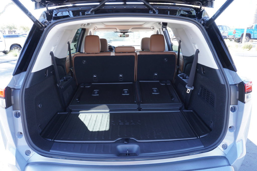 New 2026 Nissan Pathfinder Platinum w/ Cargo Package AWD/4WD image 8