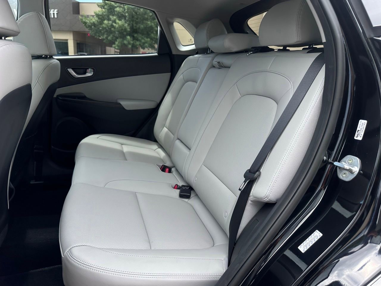 Used 2023 Hyundai Kona Limited w/ Cargo Package FWD image 17
