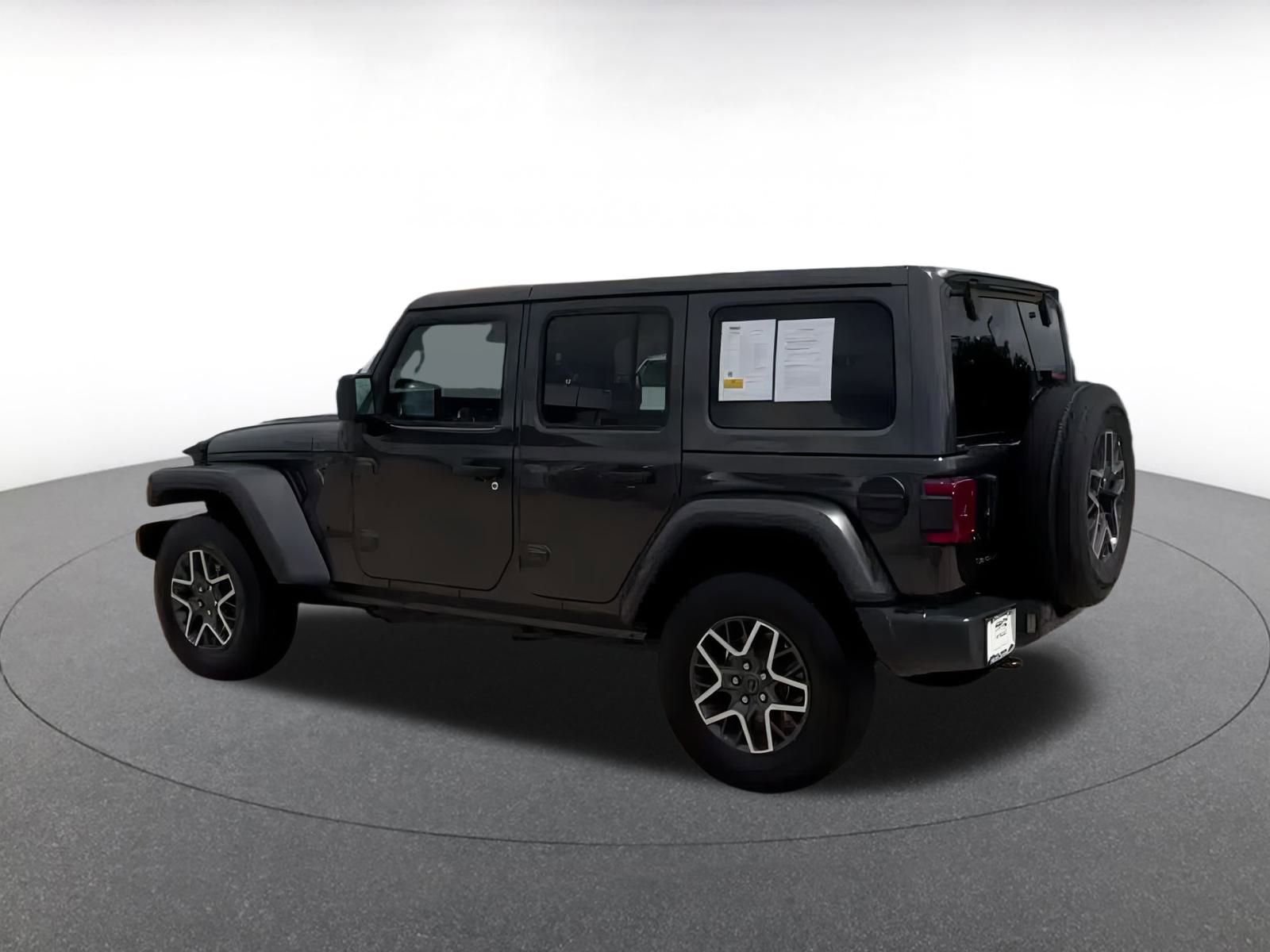 Used 2025 Jeep Wrangler Sahara image 10