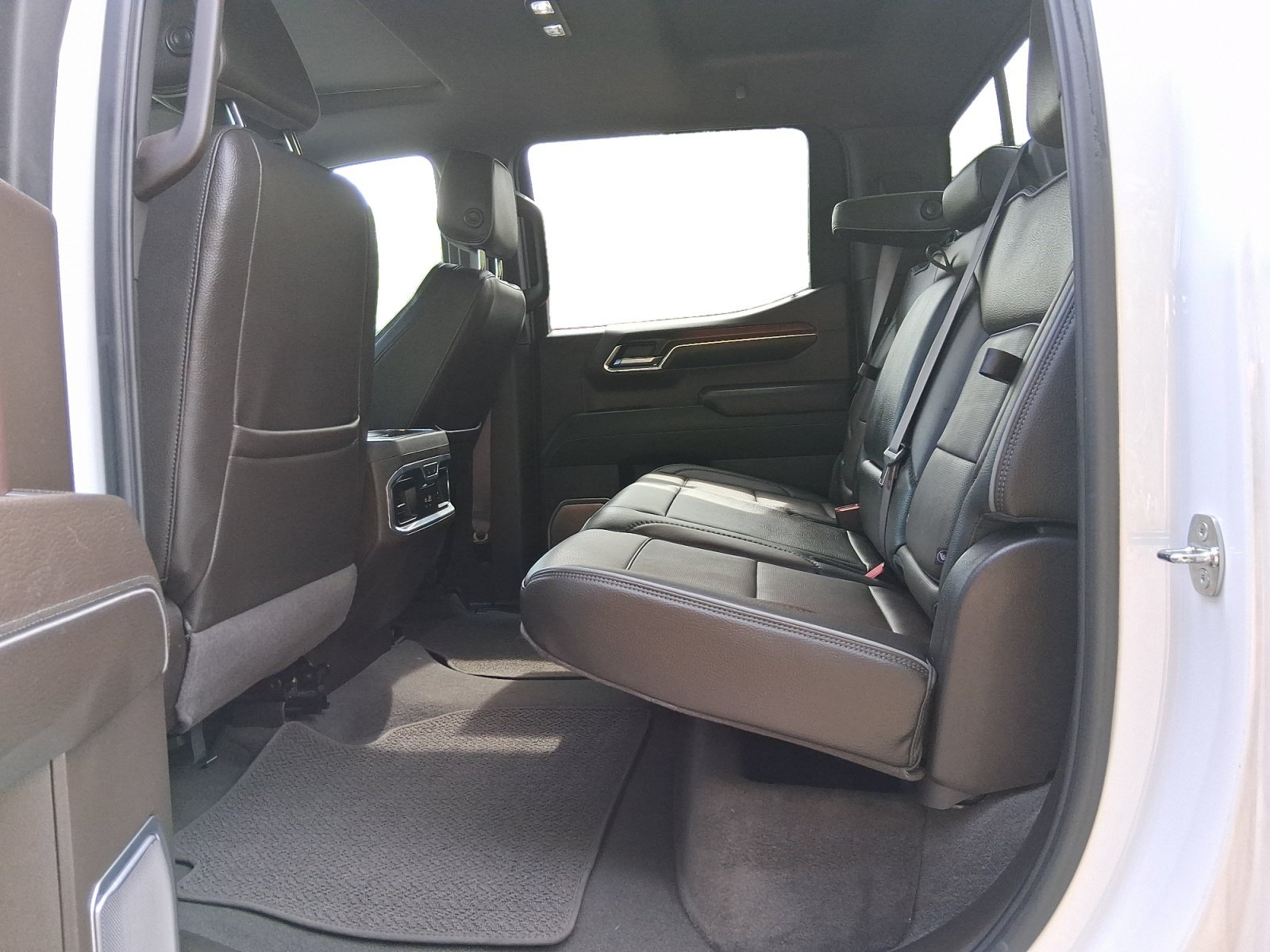 Used 2024 GMC Sierra 1500 Denali w/ Denali Reserve Package AWD/4WD image 8