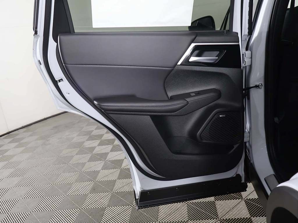 New 2026 Mitsubishi Outlander LE FWD image 24