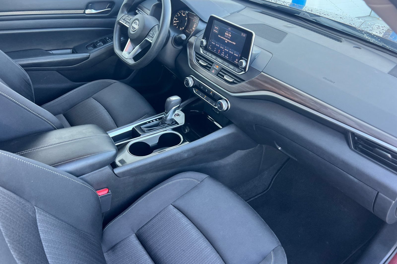 Used 2024 Nissan Altima 2.5 SV FWD image 12