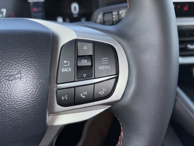 Used 2025 Ford Explorer Active AWD/4WD image 30