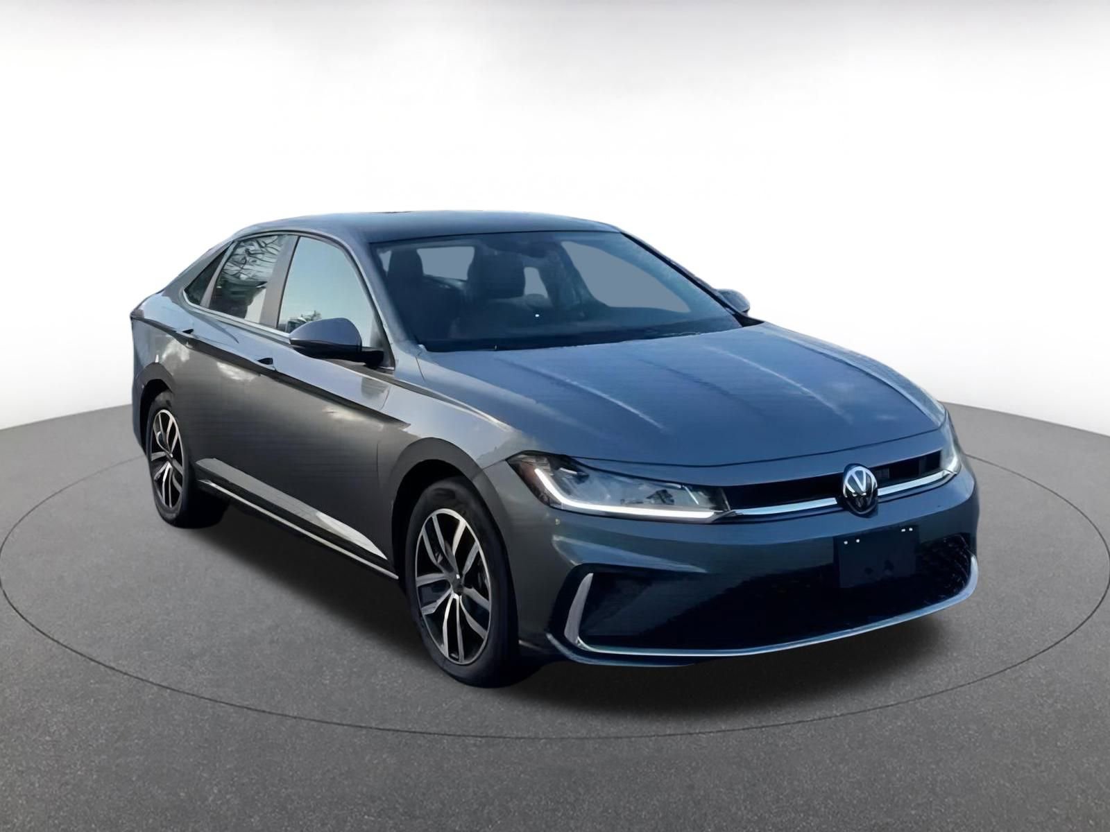 Used 2025 Volkswagen Jetta SE image 3