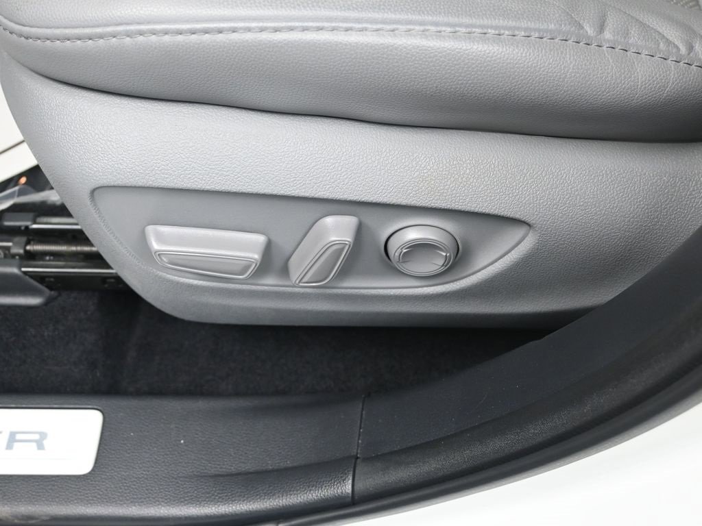 Used 2021 Toyota Highlander Limited image 12