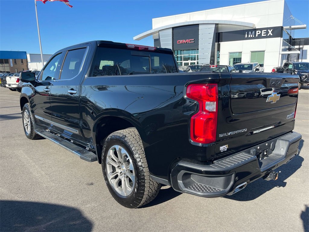 Used 2024 Chevrolet Silverado 1500 High Country w/ Technology Package image 3