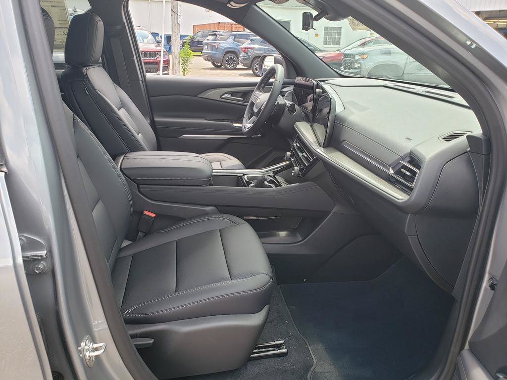Used 2026 Chevrolet Traverse LT w/ Sun and Wheel Package FWD image 24