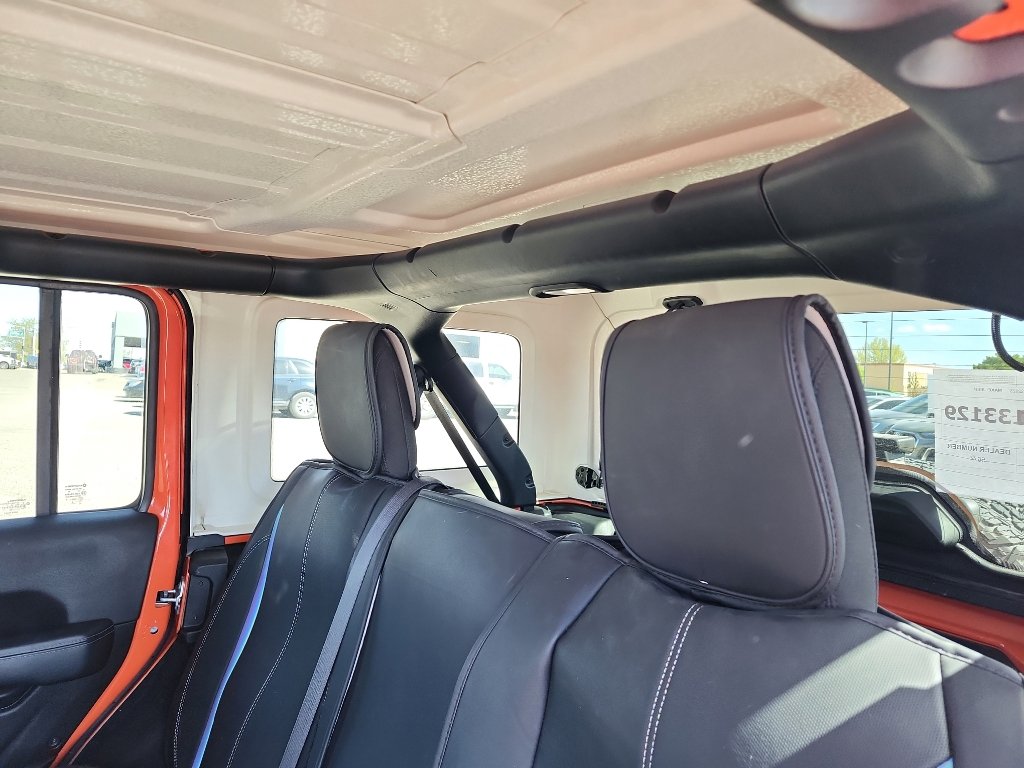 Used 2023 Jeep Wrangler Sahara AWD/4WD image 13