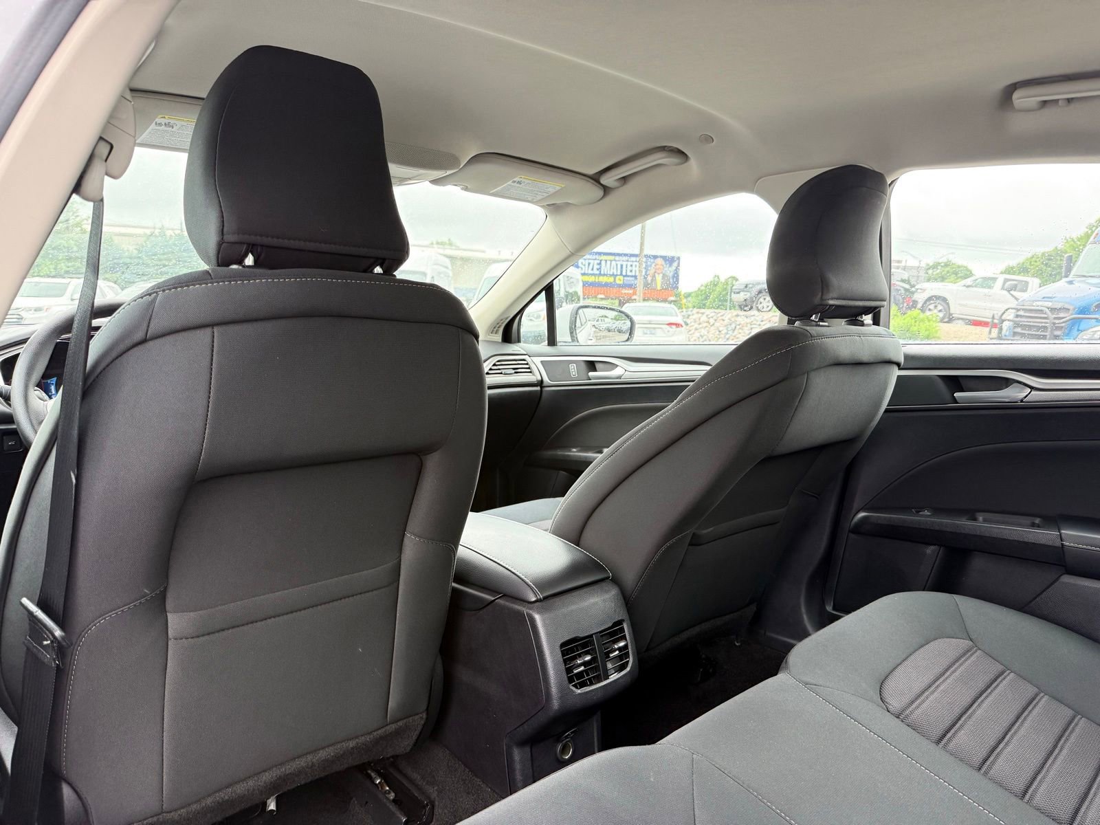 Used 2019 Ford Fusion SE FWD image 16
