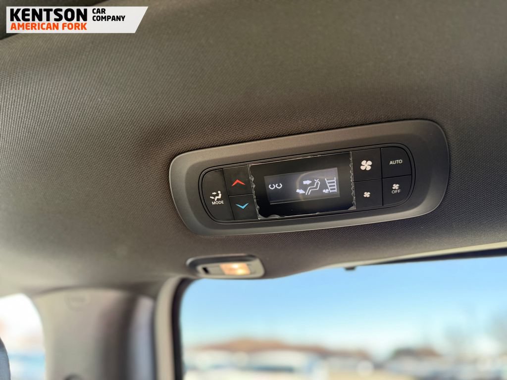 Used 2026 Chrysler Pacifica Limited AWD/4WD image 41