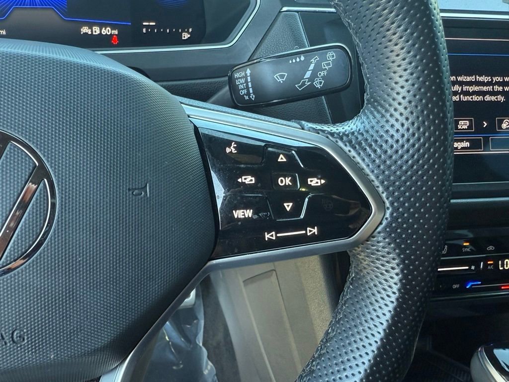 Used 2023 Volkswagen Tiguan SE R-Line image 16