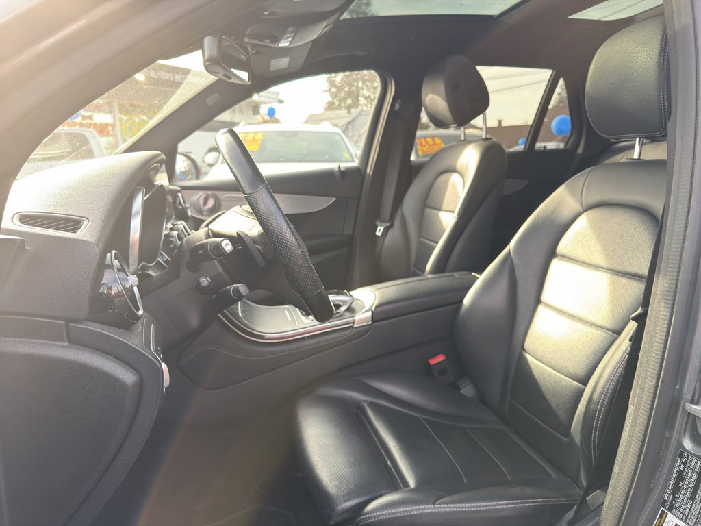Used 2019 Mercedes-Benz GLC 350e 4MATIC image 11
