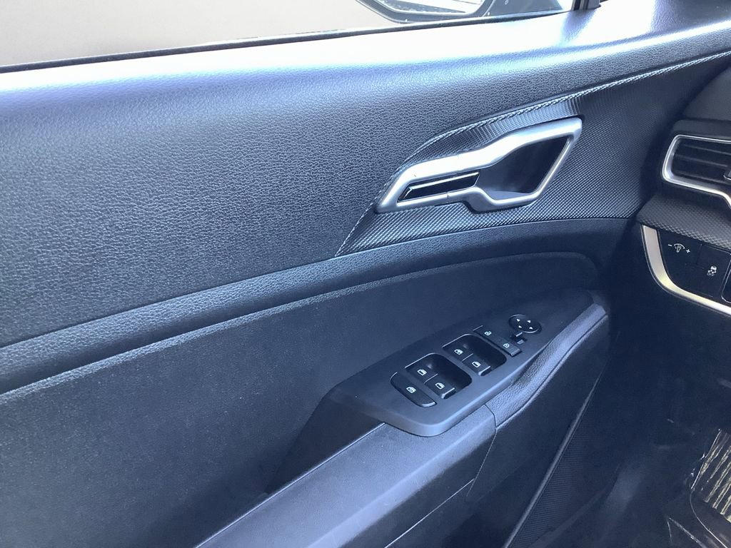 Used 2024 Kia Sportage LX image 23