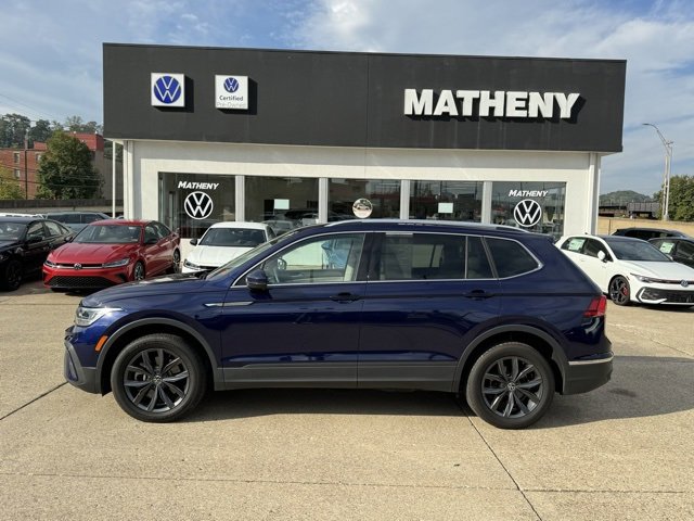 Used 2023 Volkswagen Tiguan SE image 2
