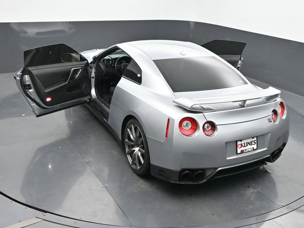 Used 2012 Nissan GT-R Premium image 64