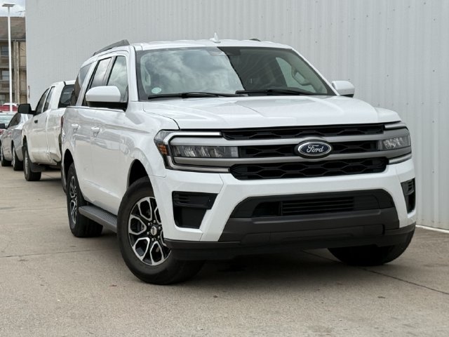 Used 2024 Ford Expedition XLT RWD image 2