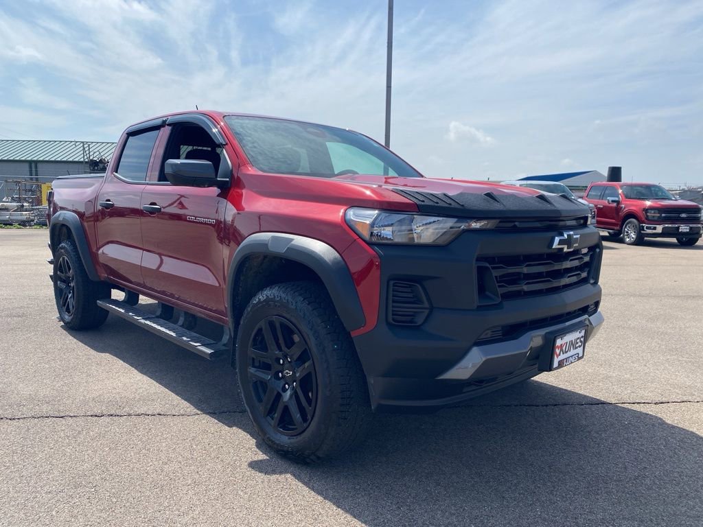 Used 2025 Chevrolet Colorado Trail Boss image 4
