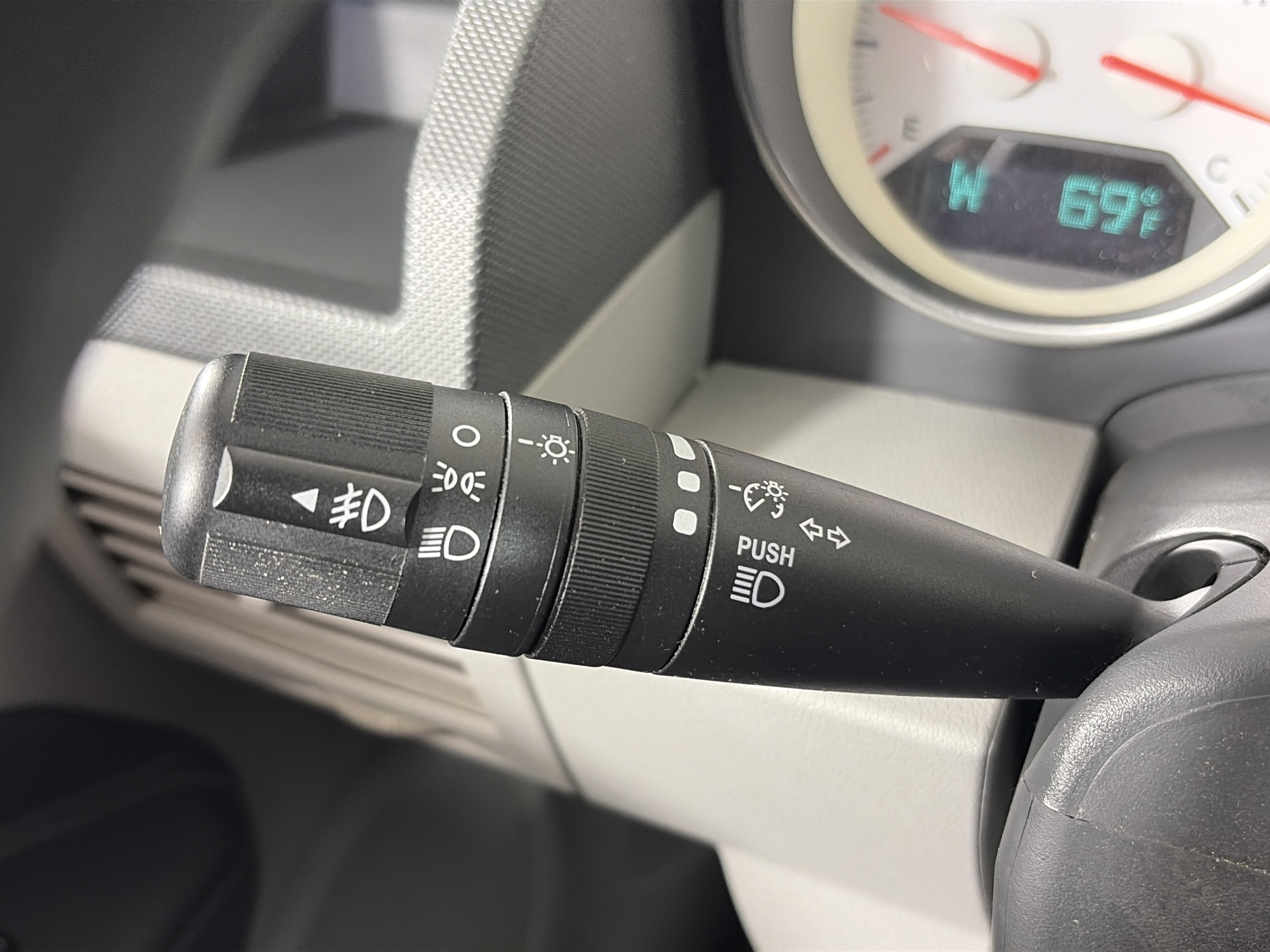 Used 2007 Dodge Caliber SXT w/ Driver Convenience Group FWD image 30