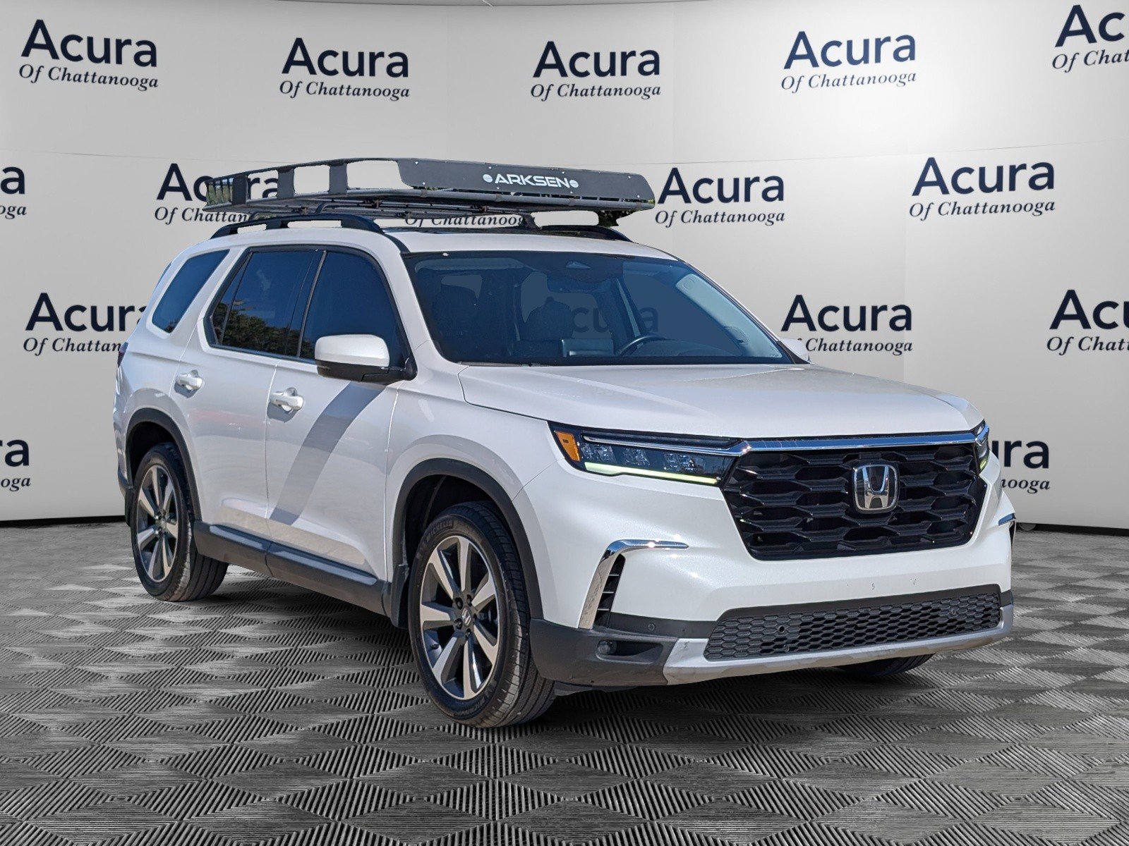 Used 2024 Honda Pilot Touring image 2