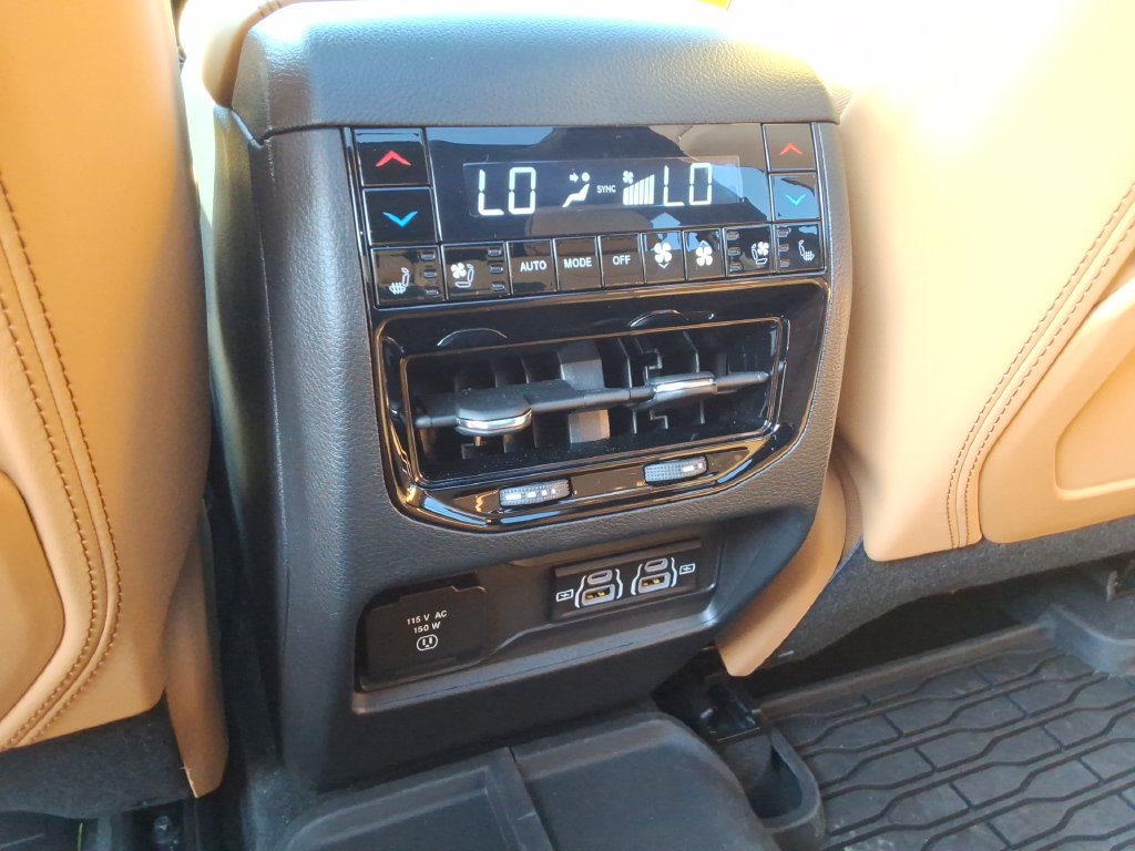 Used 2025 Jeep Grand Cherokee Summit AWD/4WD image 19